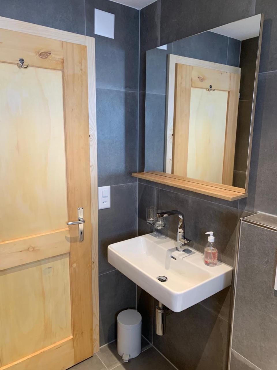 蝴蝶小屋酒店 阿德尔博登 外观 照片